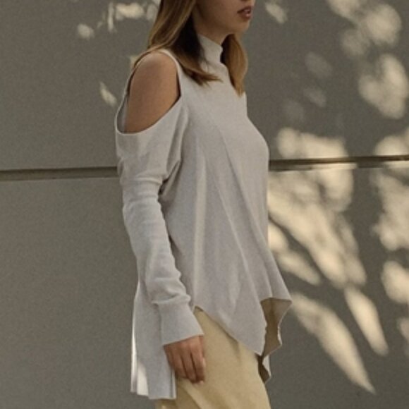HITS JUST RIGHT Asymmetrical Oversized Knitted top - Picture 1 of 6